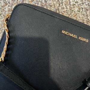 Micheal Kors Jet Set Large Saffiano Leather Crossbody Bag